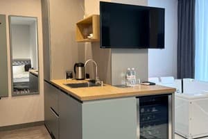 Апарт-отель Be The One Hotel. Люкс двухместный с джакузи и террасой 4