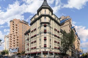 Senator Victory Square 18