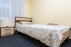 Возле метро Вокзальная на ул. Богдановская 18